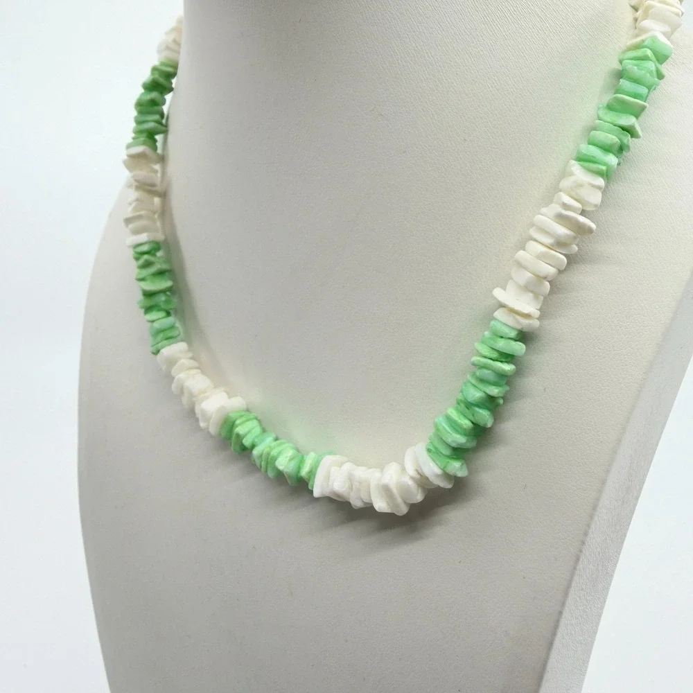 Vintage Y2K Chip Bead Necklace White & Green Retro Beach Jewelry